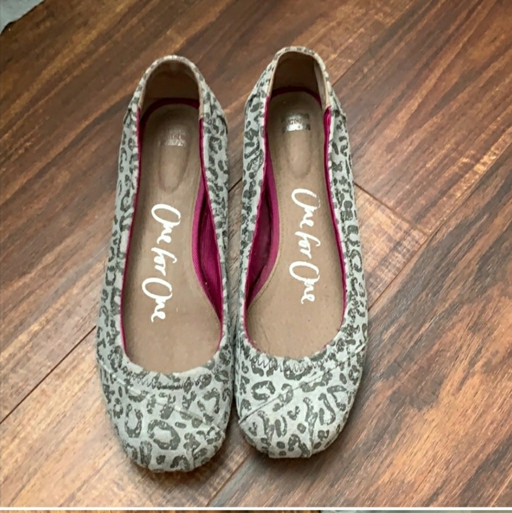 Tom's Leopard ballet flats